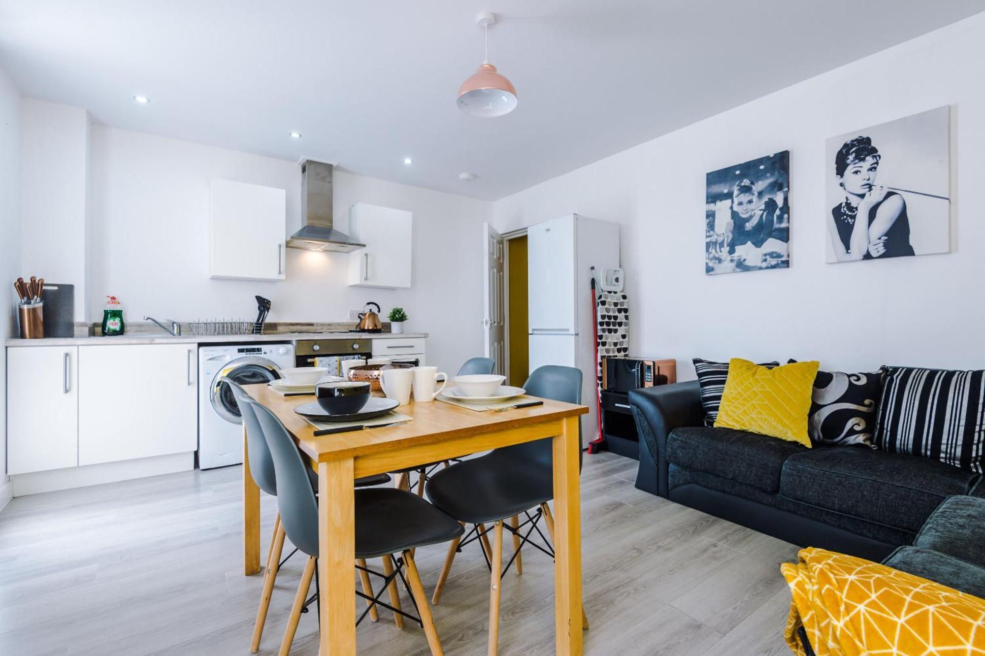 Апартаменти Opp Liverpool - Perfect For Contractors And Travellers, Big Savings Booking 4 Nights Or More! Номер фото