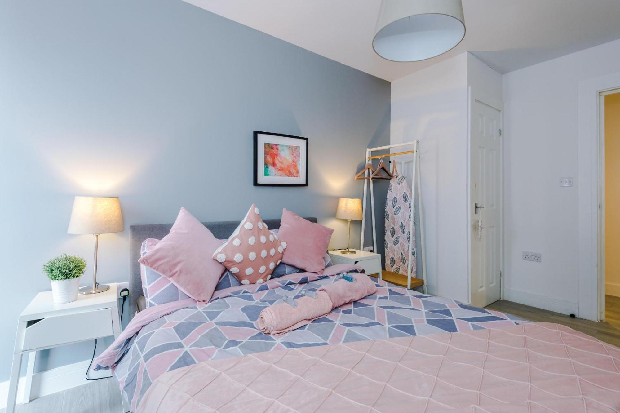 Апартаменти Opp Liverpool - Perfect For Contractors And Travellers, Big Savings Booking 4 Nights Or More! Номер фото