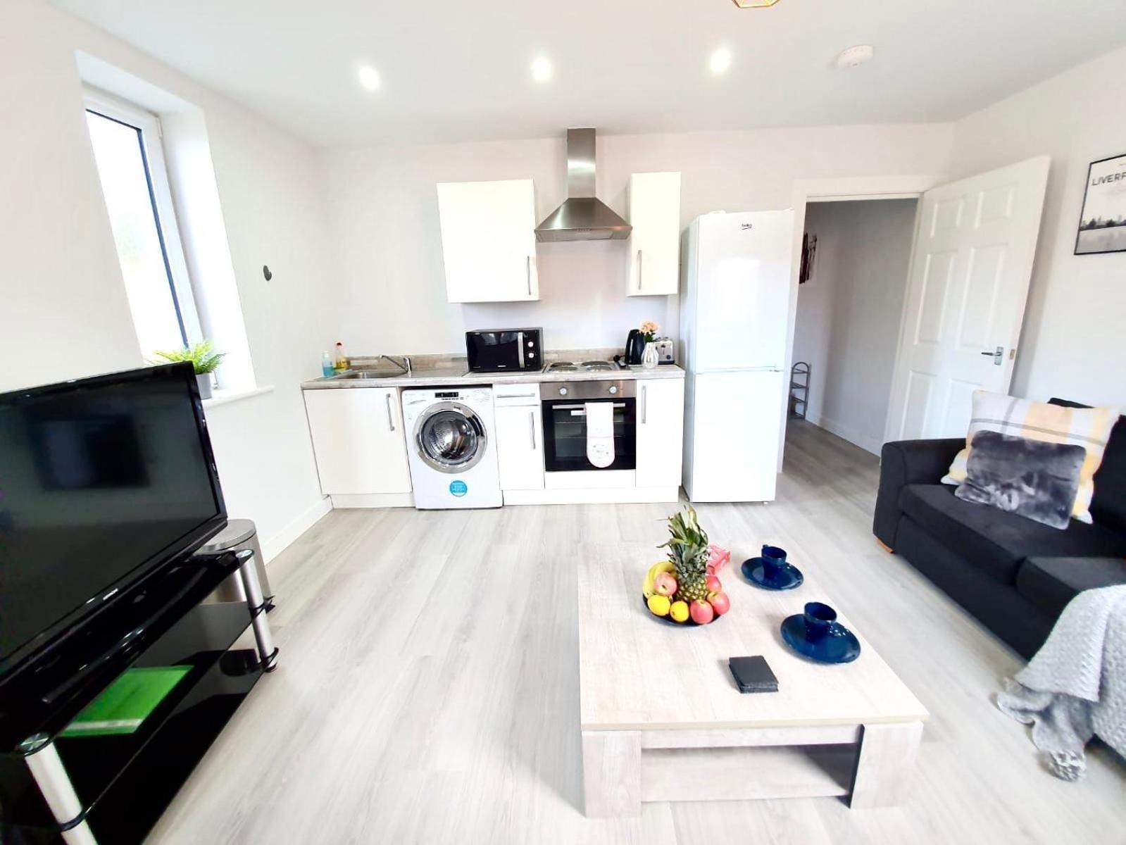 Апартаменти Opp Liverpool - Perfect For Contractors And Travellers, Big Savings Booking 4 Nights Or More! Номер фото