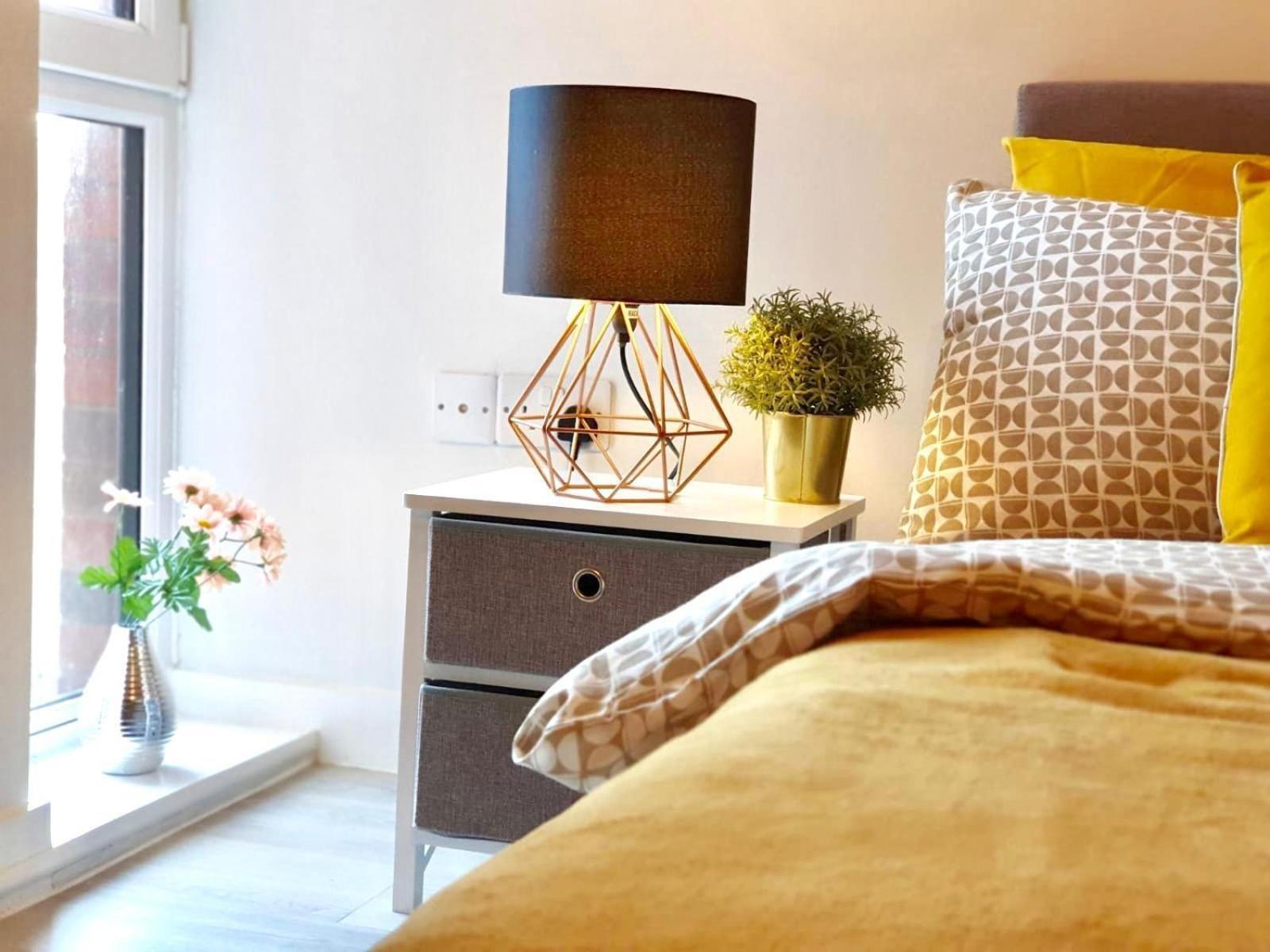 Апартаменти Opp Liverpool - Perfect For Contractors And Travellers, Big Savings Booking 4 Nights Or More! Номер фото