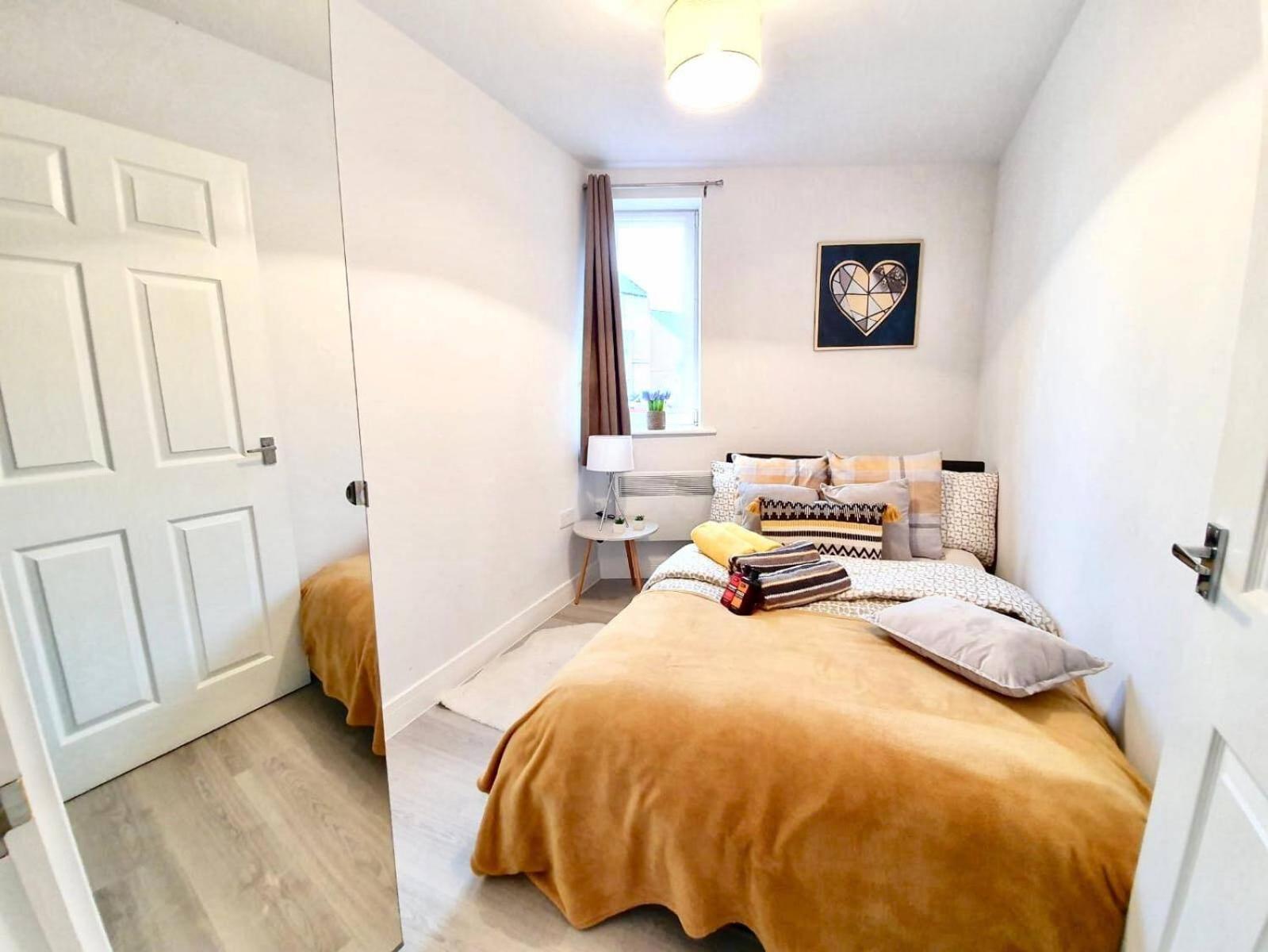 Апартаменти Opp Liverpool - Perfect For Contractors And Travellers, Big Savings Booking 4 Nights Or More! Номер фото
